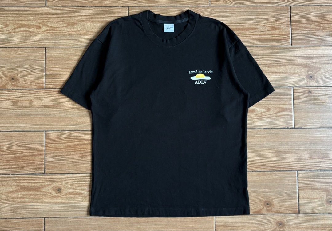 ACME DE LA VIE GRAPHIC EGG TEE (Category: Tshirts & Polo Shirts ) located in Makati City. Submitted by jnc__apparel (Listing ID 1453202132, Image 3). Description: 🏷️ ACME DE LA VIE GRAPHIC EGG TEE 📌 Dimes: 28.5L x 23W 📌 Size: 2 📌 Condition: Like new 📌 Color rate: 10/10 📌 Issue: None ✅ Washed and ready to wear.