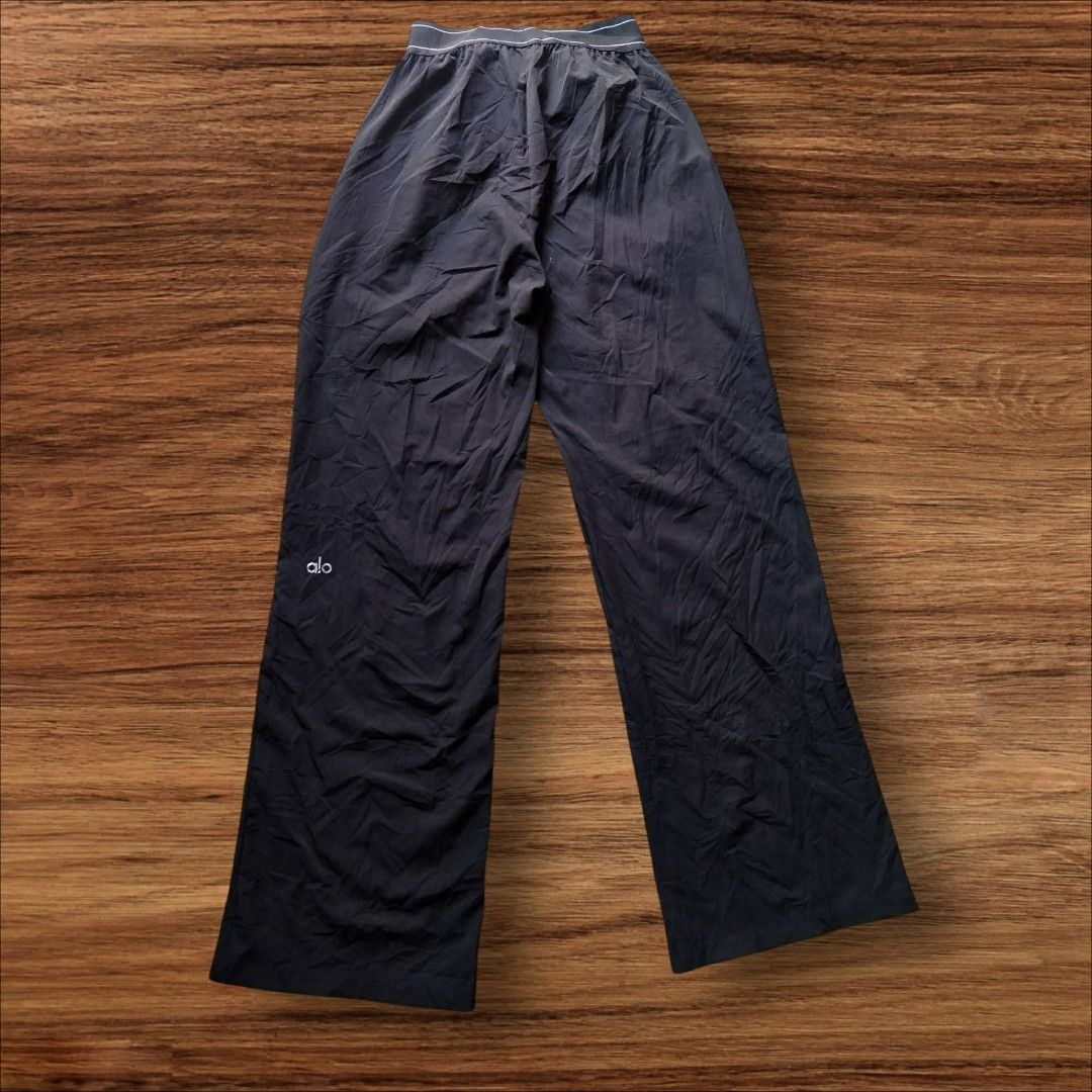 ALO YOGA WIDELEG PANTS (Category: Other Bottoms) located in Manila. Submitted by the.good.thrift (Listing ID 1453164241, Image 1). Description: ALO YOGA WIDELEG PANTS SIZE MEDIUM NO ISSUE color: black.
