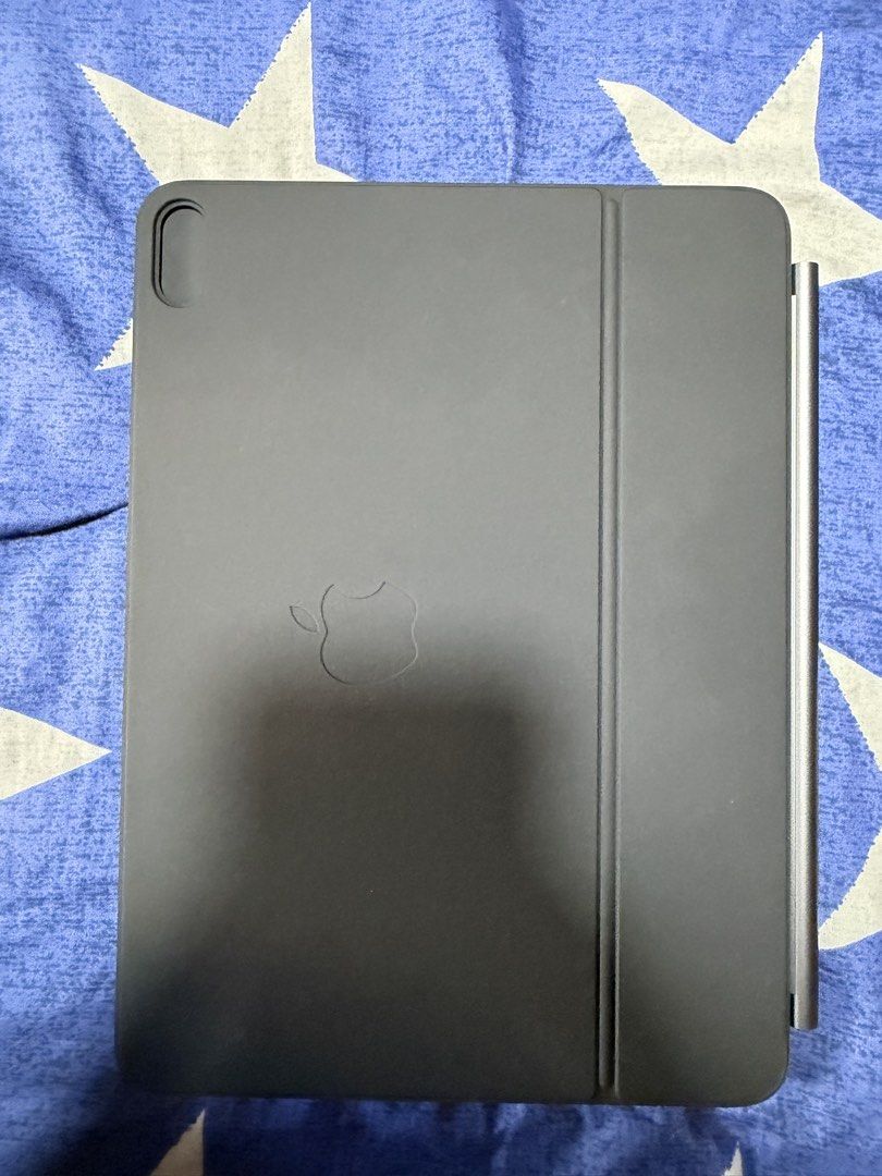 Apple magic keyboard (Category: Cases & Sleeves) located in Singapore. Submitted by sivaax (Listing ID 1453146607, Image 3). Description: Very new, no damages Price can be negotiated Used it for 6months .
