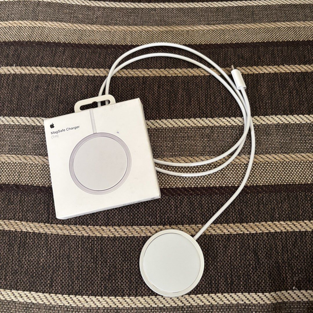 Apple MagSafe Charger 1M USB-C Cable (Category: Chargers & Cables) located in Silang. Submitted by declutterswuni (Listing ID 1453090933, Image 2). Description: rfs: barely used this (twice lang nagamit) - Apple MagSafe Charger - Magnetic wireless charging puck - Attaches easily to compatible iPhones - Includes 1-meter USB-C cable - Comes in original box - Perfect for quick and convenient charging.