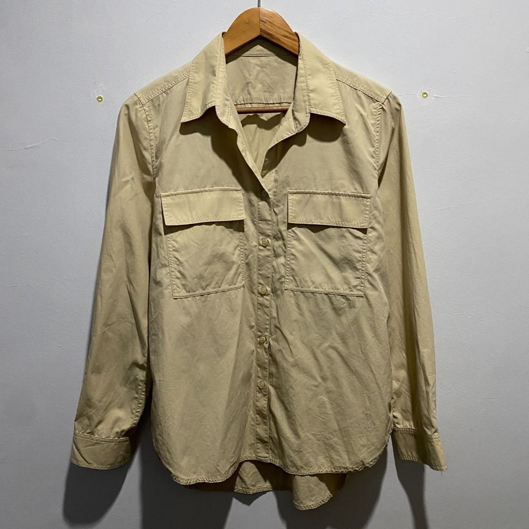 Aritzia Babaton Relax Button-Up Shirt M/L (Category: Longsleeves) located in Antipolo. Submitted by bentakahitanoano (Listing ID 1453228961, Image 2). Description: Aritzia Babaton Utility Relax Button-Up Shirt – Women’s M/L Pit to pit: 19.5 | Length: 27 Condition: 8.5/10 — still in good condition. Details: - Aritzia Babaton utility-style button-up - Relaxed silhouette for easy layering - Clean, minimal design — easy to dress up or down - Soft yet