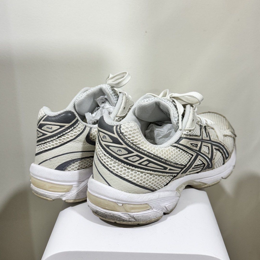 Asics Gel 1130 Cream Silver size 9.5 (Category: Sneakers) located in Mandaluyong City. Submitted by patmorita (Listing ID 1453135651, Image 3). Description: For sale Asics Gel 1130 Cream / Silver Size 9.5 Good condition RFS : decluttering Mandaluyong.