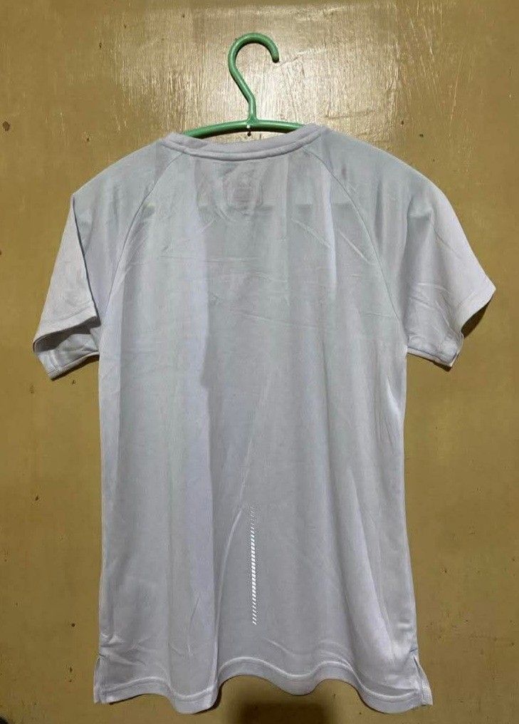 ASICS Limo gel running tee (Category: Activewear) located in Meycauayan. Submitted by epicforest_231b9d (Listing ID 1453131251, Image 2). Description: - White ASICS t-shirt - Short sleeves, crew neck - Front graphic print: 'PUSH YOURSELF TO YOUR LIMIT TO LIVE IN THE MOMENT' - Reflective detail on the back - Ideal for running and training - 380 pesos - Free Shipping.