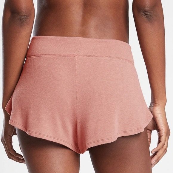 Authentic ATHLETA Well Rested Ribbed Sleep Dolphin shorts (Category: Shorts) located in Bulacan. Submitted by _helpmedeclutterr (Listing ID 1453198918, Image 3). Description: BRAND NEW TAG REMOVED .