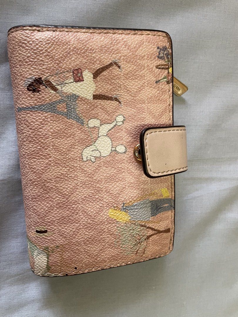 Authentic preloved michael kors two fold wallet with coin purse (Category: Luxury Bags & Wallets) located in Caloocan City. Submitted by prelovedbybets (Listing ID 1453098040, Image 2). Description: Bought in jspan two fold with coin purse preloved .