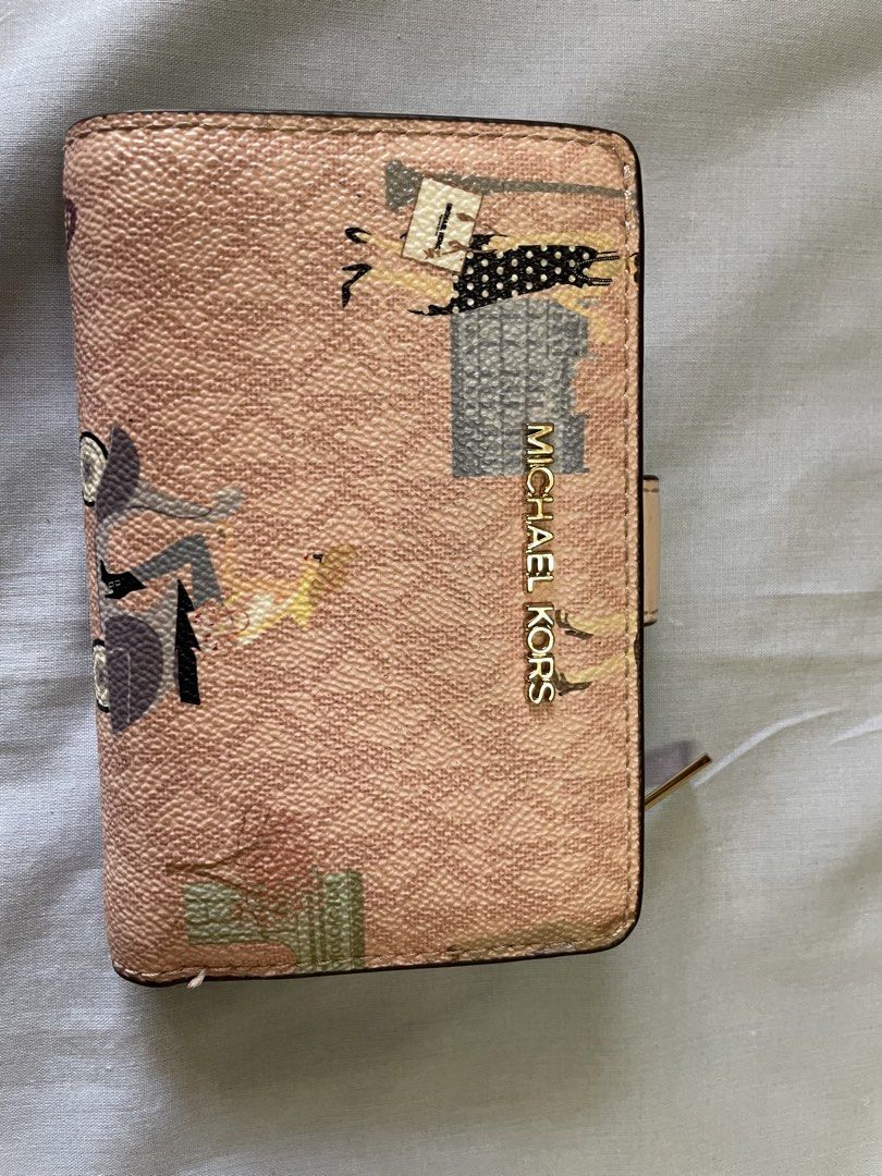 Authentic preloved michael kors two fold wallet with coin purse (Category: Luxury Bags & Wallets) located in Caloocan City. Submitted by prelovedbybets (Listing ID 1453098040, Image 1). Description: Bought in jspan two fold with coin purse preloved .