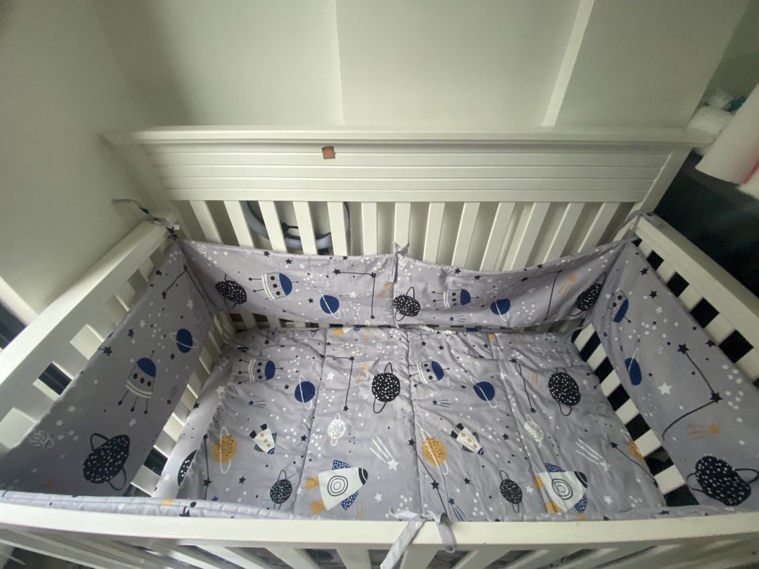 Baby Crib Bedding Set - Space Rocket & Planet Theme (Category: Cots & Cribs) located in Manila. Submitted by arysgrc79897 (Listing ID 1453184135, Image 3). Description: With pillows and foam already Adjustable crib.