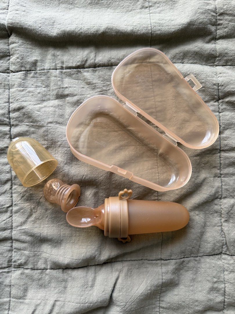 Baby Food Feeder Spoon with Case (Category: Weaning & Toddler Feeding) located in Davao. Submitted by lyscapuno (Listing ID 1453108007, Image 1). Description: - Squeeze bottle feeder for baby food - Includes spoon attachment - Comes with a protective cap - Travel case for easy storage and transport - Ideal for feeding on the go - Easy to clean and use.