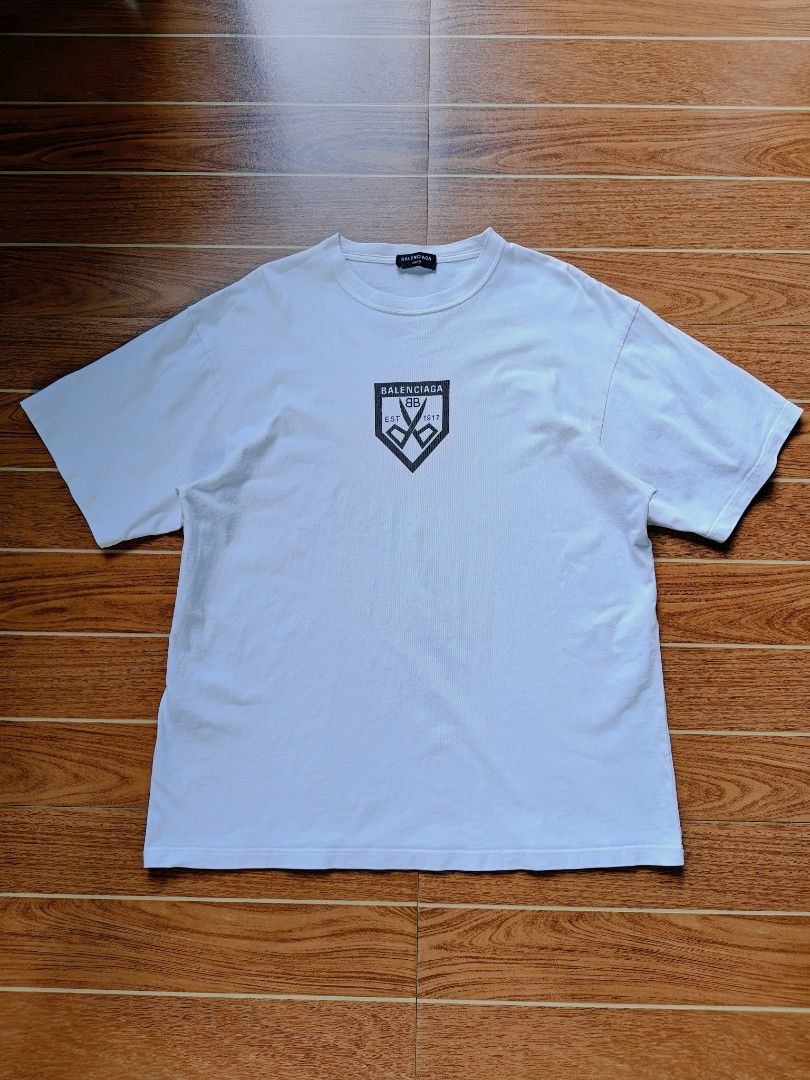 Balenciaga Scissors Flatground Tee (Category: Tshirts & Polo Shirts ) located in Davao. Submitted by raymnd89 (Listing ID 1453216566, Image 2). Description: Balenciaga Scissors Flatground Tee S: XS on tag, can fit XL to 2XL L: 29.5 W: 23.5 Good condition Already washed Issue: none.