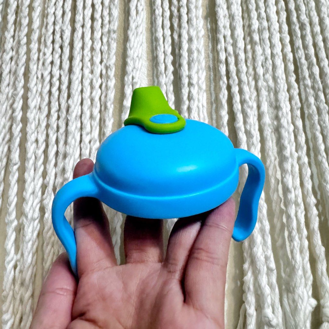 b.box Spout and Teat Lids (Brand New) (Category: Weaning & Toddler Feeding) located in Cainta. Submitted by spacesaver1 (Listing ID 1453050921, Image 2). Description: B.Box Spout and Teat Lids (Brand New) - from the set box - never used Teat Lid - ₱200 Spout Lid - ₱250 Compatible to B.Box cups 🫶🏼 Location: Cainta, Rizal / Eastwood, QC.
