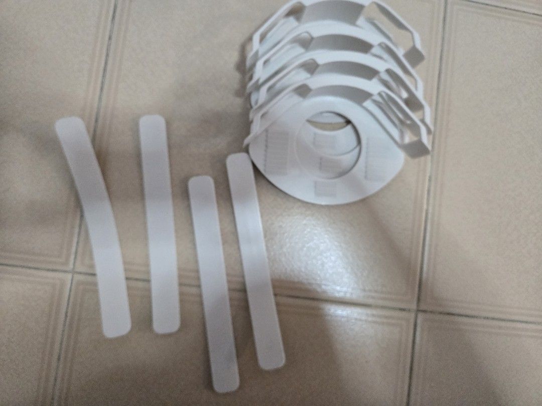 Bed sheet securing solutions (Category: Home Improvement Tools & Accessories) located in Singapore. Submitted by onlyexample99 (Listing ID 1453180010, Image 2). Description: 10 for all.