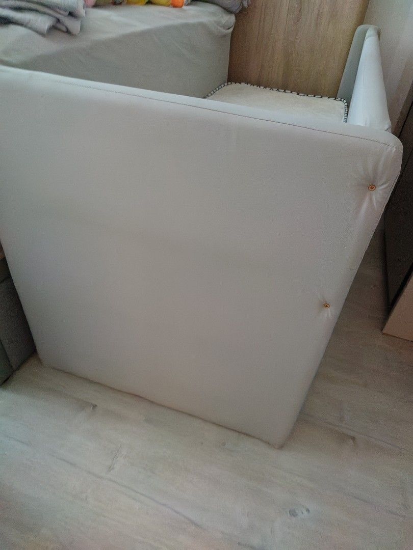 Bedside cot (Category: Childrens' Beds) located in Singapore. Submitted by racoiaw (Listing ID 1453101674, Image 1). Description: meaures 180x70x40cm bedside cot to transit your child to a bed kindly arrange for self collection at my location. do let me know if disassembly is required but note that the screws may be looser when assembling again.
