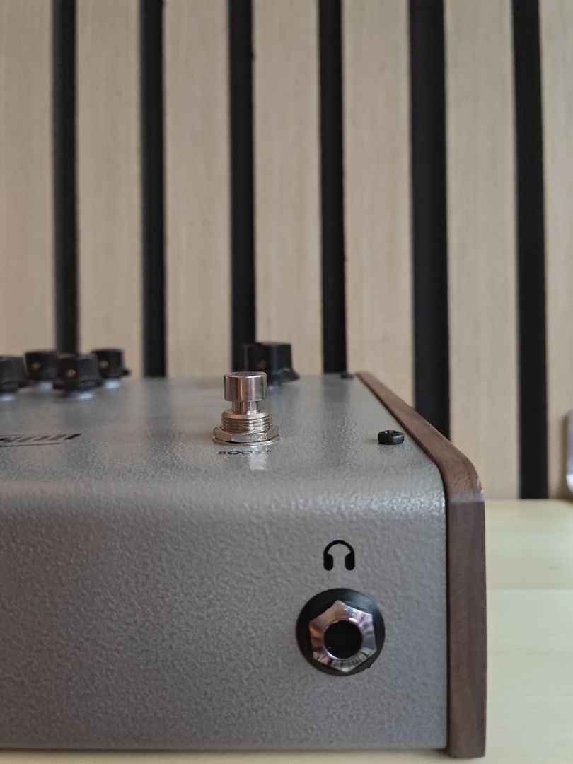 Benson The Amp (Category: Musical Instruments) located in Singapore. Submitted by mervworld (Listing ID 1453123708, Image 2). Description: .