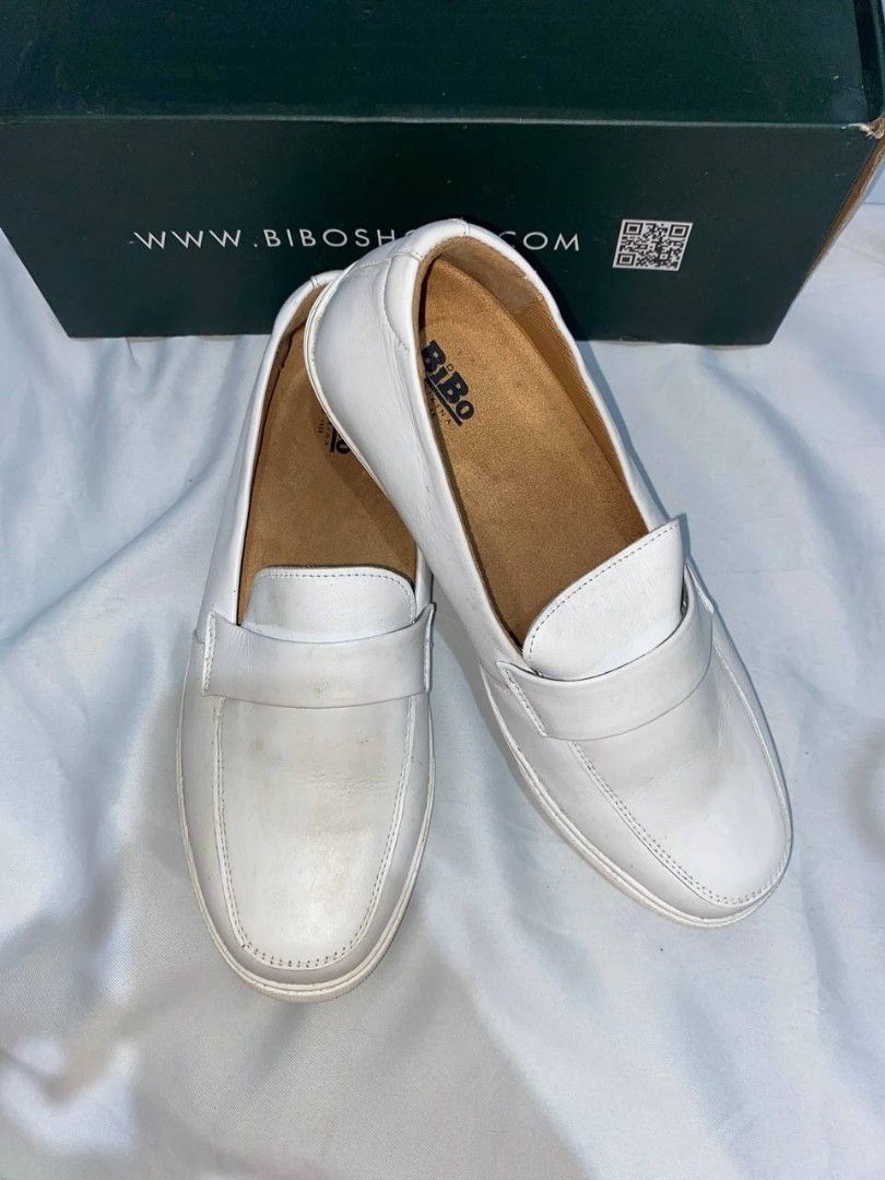 BiBo Marikina White Leather Shoes (Category: Loafers) located in San Rafael. Submitted by _foundbyk (Listing ID 1453205699, Image 3). Description: THIS IS UNISEX ( FOR NURSING STUDENTS) — need a little cleaning — no issue — size: 41 / 10.5 inces — used thrice onlyy!! - Brand: BiBo Marikina - Material: White Leather - Style: Classic Slip-on Loafers - Comfort: Comfortable for everyday wear - Origin: Made in Marikina, Philippines (Est. 1988) - Inclu