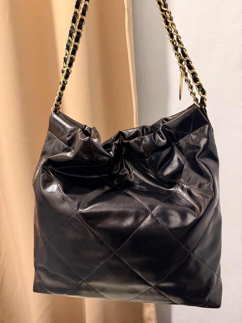 BLACK 22 medium size (Category: Luxury Bags & Wallets) located in Manila. Submitted by minimaison (Listing ID 1453220908, Image 2). Description: 6,000 .