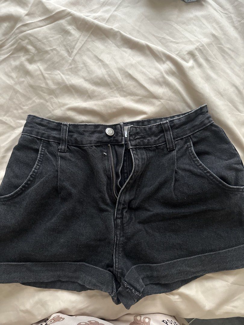 Black Denim Shorts Bershka (Category: Shorts) located in Mandaluyong City. Submitted by danee. (Listing ID 1453130950, Image 1). Description: - Cute black denim shorts - High-waisted style - Cuffed hem - Zipper and button front closure - Two front pockets - Ideal for casual wear - Versatile, pairs easily with any top.
