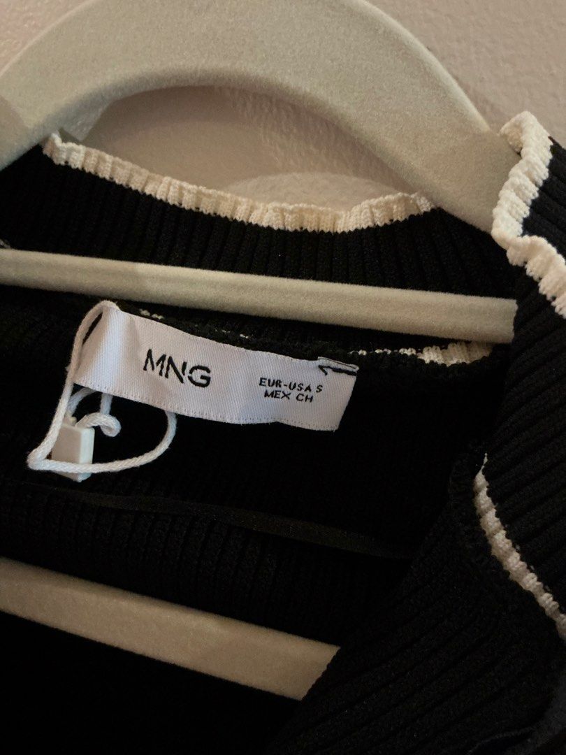 Black Track suit (Category: Longsleeves) located in Manila. Submitted by valknosis (Listing ID 1453098442, Image 3). Description: Prices are negotiable 💕 GCASH PAYMENT ❄️ SF covered by buyer ❄️ - May feel slightly tighter than listed size.