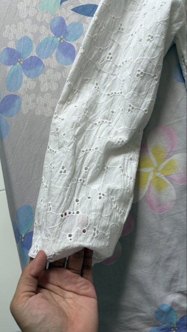 blouse (Category: Blouses) located in Pasir Gudang. Submitted by thriftedby2 (Listing ID 1453101112, Image 3). Description: .