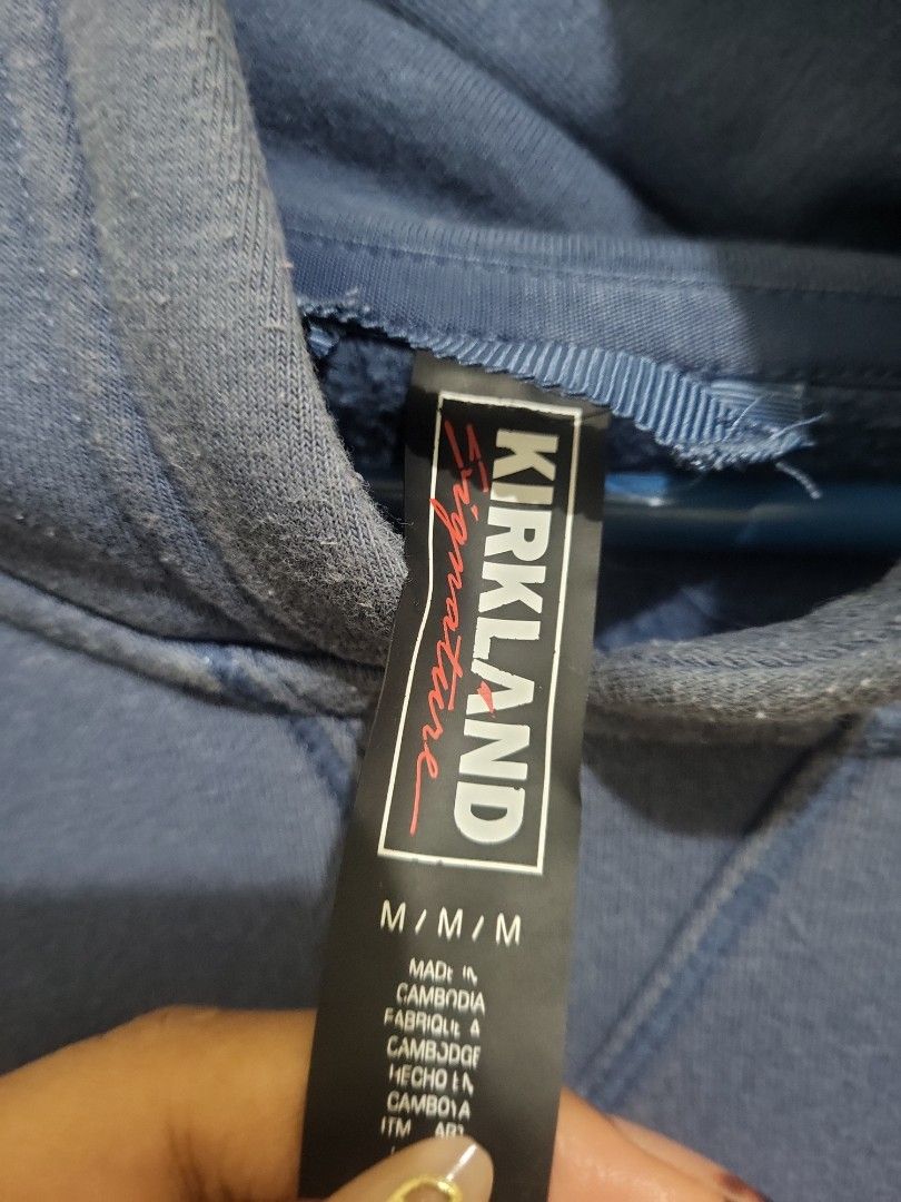 Blue Pullover Hoodie (Category: Coats, Jackets and Outerwear) located in Manila. Submitted by amyry_ (Listing ID 1453179676, Image 2). Description: Heavyweight fleece fabric / US item.
