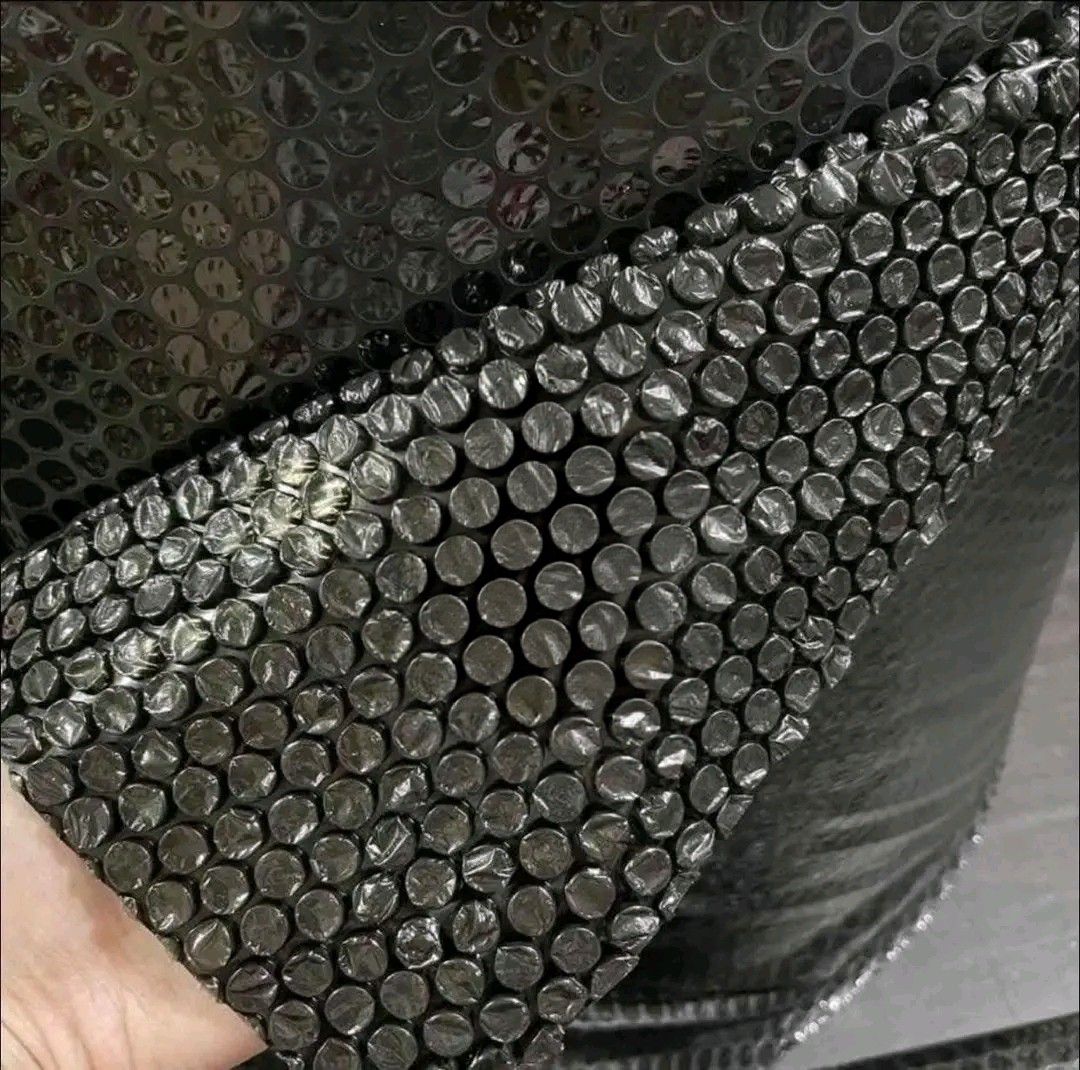 bubble wrap (Category: Looking For) located in Manila. Submitted by asstditems (Listing ID 1453055510, Image 2). Description: half size 490.