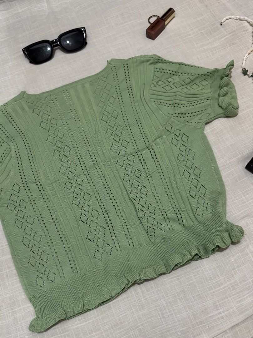 Button Down Knit Top (Category: Blouses) located in Bocaue. Submitted by jennasnts (Listing ID 1453133890, Image 3). Description: Never been used ❗️ Size: S-M Payment first (MOP: Gcash, Gotyme, Maribank) 📍bocaue, bulacan (MOD: J&T Express) .