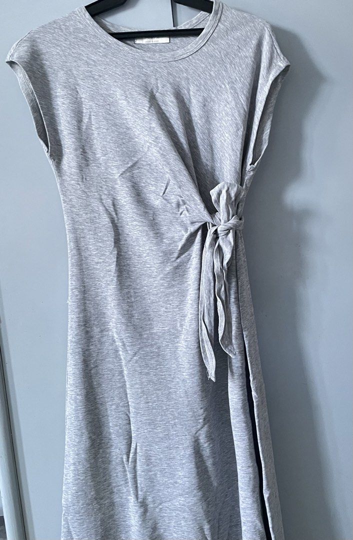 Casual gray cotton dress (Category: Dresses) located in San Carlos. Submitted by robithedog (Listing ID 1453091669, Image 1). Description: -freesize / stretchable -comfy.