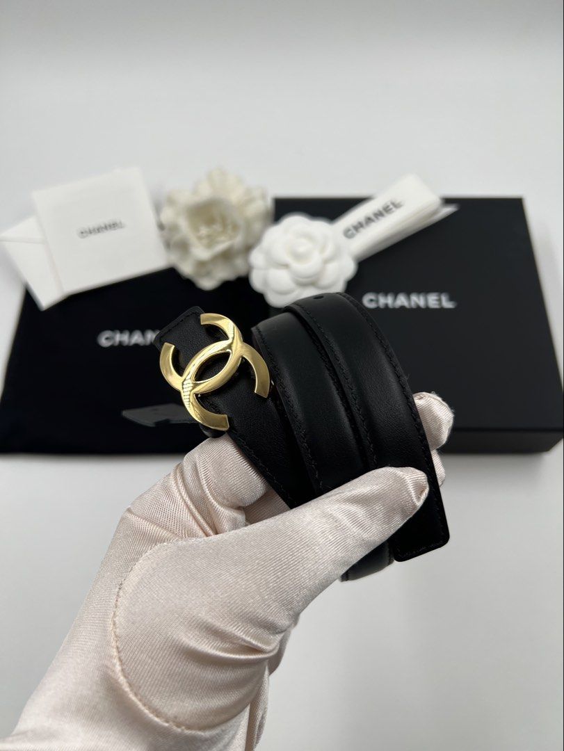 ⚜️Chanel .✦ ݁˖ Slim Reversible belt ✿ (Category: Luxury Accessories) located in Makati City. Submitted by 90sangel (Listing ID 1453228590, Image 2). Description: A Little C-Glam for Your Waist ✿Chanel Belt reversible from 2026 Blazy collections •Size: 75/110cm available •Condition: Excellent! *Includes store box, dustbag and paperbag. Giftable!.