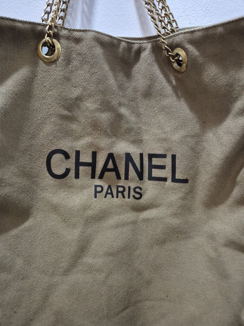 Chanel Paris Canvas Chain Tote Bag (Category: Luxury Bags & Wallets) located in Cebu City. Submitted by chocowaffol (Listing ID 1453204672, Image 2). Description: Otentic gwp for VIPs .