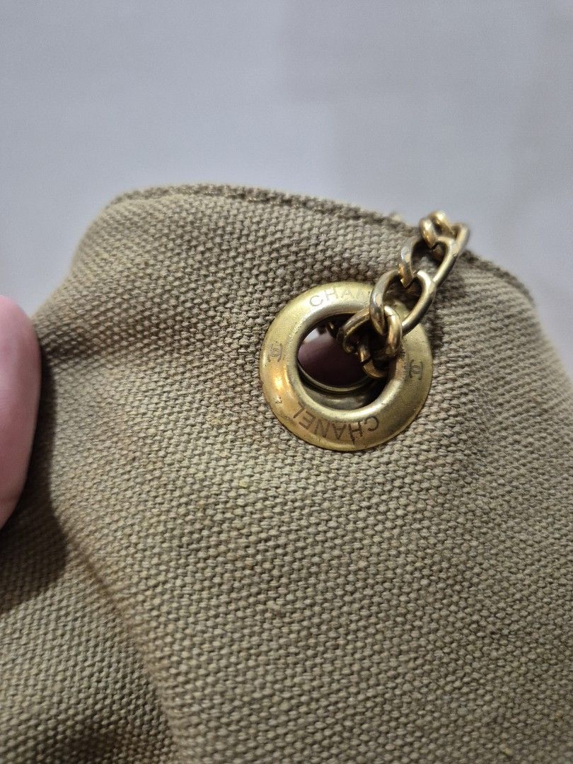 Chanel Paris Canvas Chain Tote Bag (Category: Luxury Bags & Wallets) located in Cebu City. Submitted by chocowaffol (Listing ID 1453204672, Image 3). Description: Otentic gwp for VIPs .