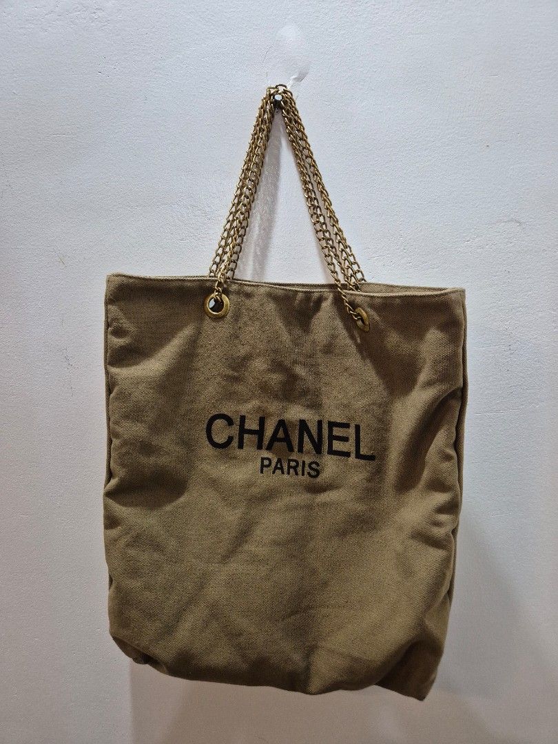 Chanel Paris Canvas Chain Tote Bag (Category: Luxury Bags & Wallets) located in Cebu City. Submitted by chocowaffol (Listing ID 1453204672, Image 1). Description: Otentic gwp for VIPs .