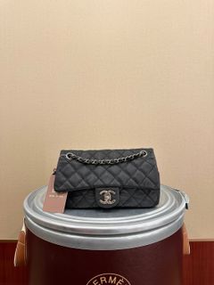 (Category: ) located in . Submitted by emishouseofluxe (Listing ID 1453078091, Image 1). Description: .
