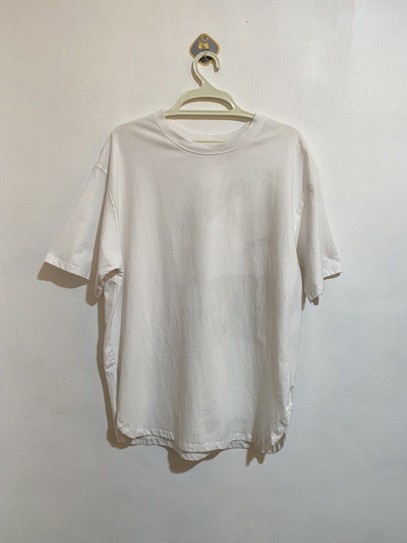 Chocol Raffine White Oversized T-Shirt (Category: Shirts) located in Naga. Submitted by threadedtreasures (Listing ID 1453158288, Image 2). Description: Good condition pa, tho parang may color transfer siya, see last pic. Freesize.