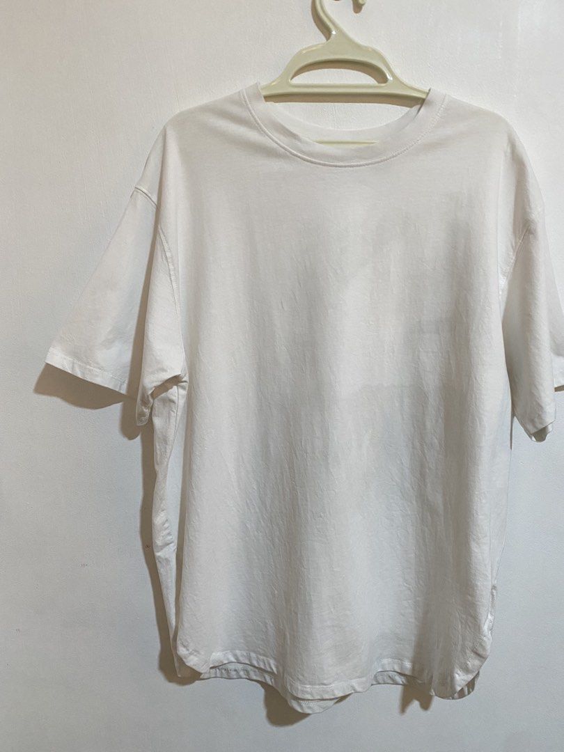 Chocol Raffine White Oversized T-Shirt (Category: Shirts) located in Naga. Submitted by threadedtreasures (Listing ID 1453158288, Image 3). Description: Good condition pa, tho parang may color transfer siya, see last pic. Freesize.