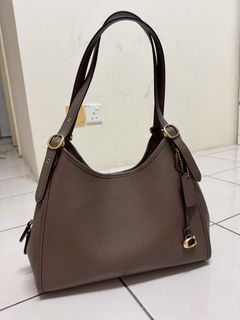 (Category: ) located in . Submitted by yaraapreloved (Listing ID 1453156707, Image 1). Description: .