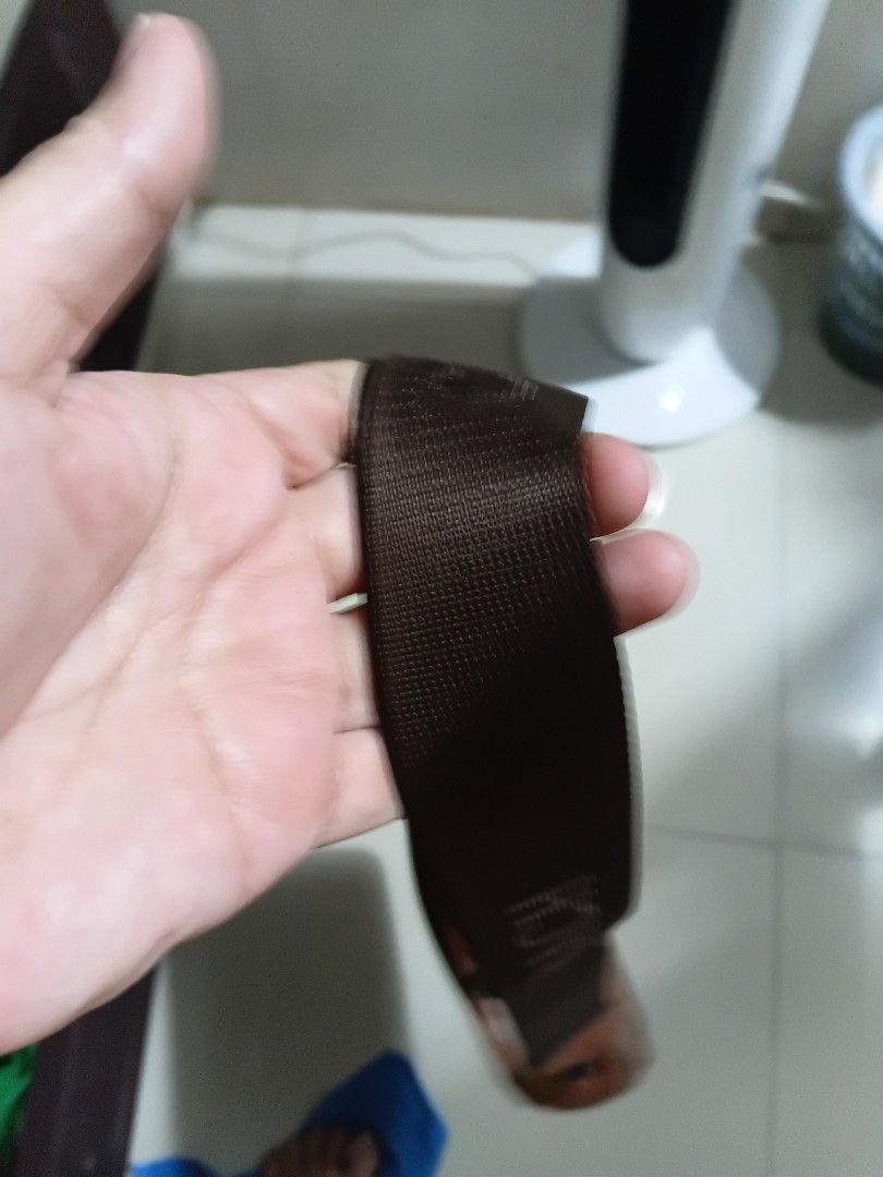 Coach Camera bag (Category: Luxury Bags & Wallets) located in Manila. Submitted by esor16 (Listing ID 1453109005, Image 3). Description: makinis na camera bag. may minor flaws. pero maayos at malinis pa sya..