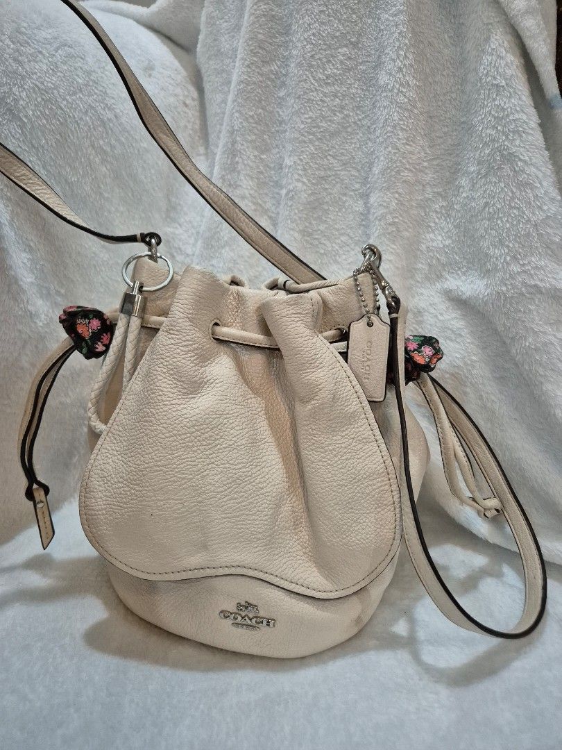 Coach Cream Leather Floral Drawstring Bucket Bag (Category: Luxury Bags & Wallets) located in Cebu City. Submitted by chocowaffol (Listing ID 1453204288, Image 1). Description: LIMITED EDITION Made in Vietnam .