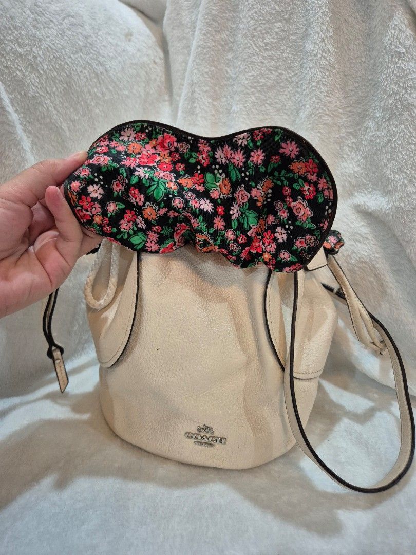Coach Cream Leather Floral Drawstring Bucket Bag (Category: Luxury Bags & Wallets) located in Cebu City. Submitted by chocowaffol (Listing ID 1453204288, Image 2). Description: LIMITED EDITION Made in Vietnam .