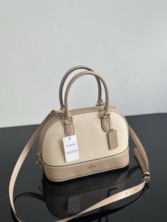 (Category: ) located in . Submitted by fancycollzstore (Listing ID 1453184499, Image 1). Description: .
