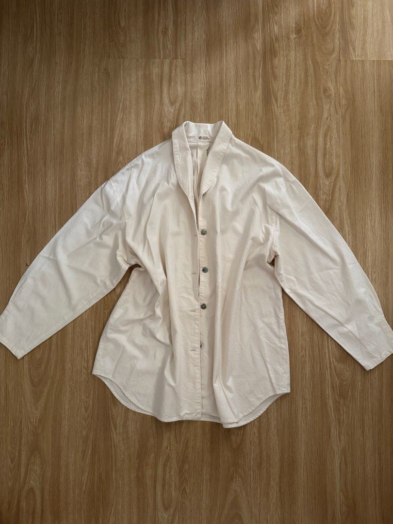 Cotton Hanyu Cream Collared Cardigan (Category: Longsleeves) located in Bacoor. Submitted by engreedy (Listing ID 1453102103, Image 1). Description: 100% cotton cardigan.