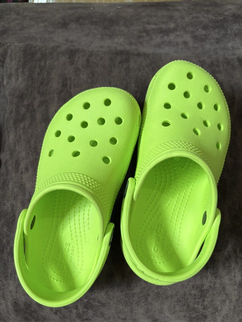 Crocs Classic Clog (limeade, c12) (Category: Babies & Kids Fashion) located in Villasis. Submitted by rxnnkjllkrss (Listing ID 1453084129, Image 2). Description: ❇️ bought brand new, with proof of receipt ❇️ in excellent condition, no signs of usage ❇️ selling because already outgrown ❇️ still negotiable 🟡 Just message for inquiries 🥰.