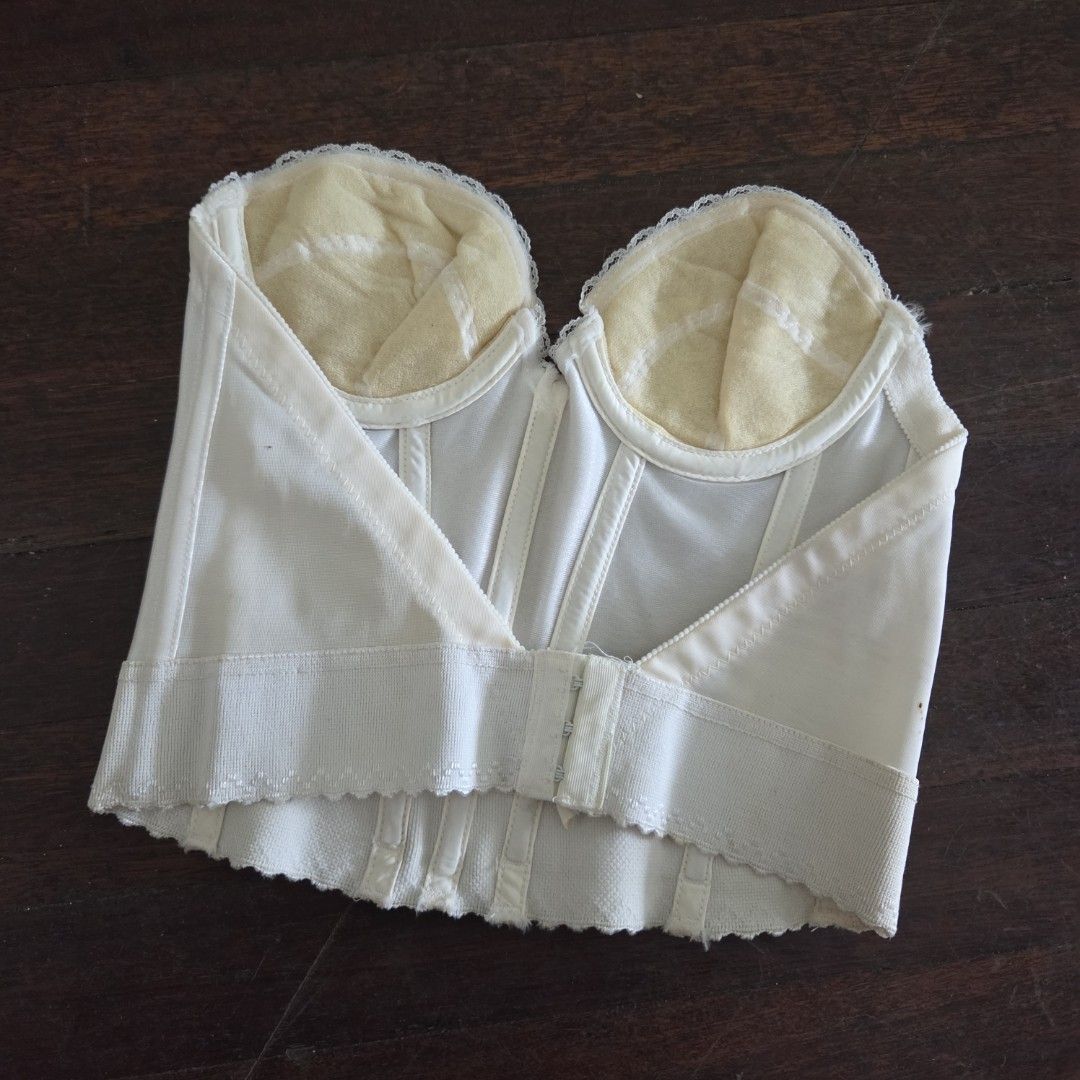 Cropped White Corset (Category: Undergarments & Loungewear) located in Quezon City. Submitted by anirbash (Listing ID 1453113146, Image 3). Description: Under Cover Carson, California White Corset Size 32A has stains - Shipping is shouldered by buyer - Location: Tomas Morato, QC - BPI or Gcash Payment - Meet up or shipping via Lalamove/J&t/Grab/Angkas.