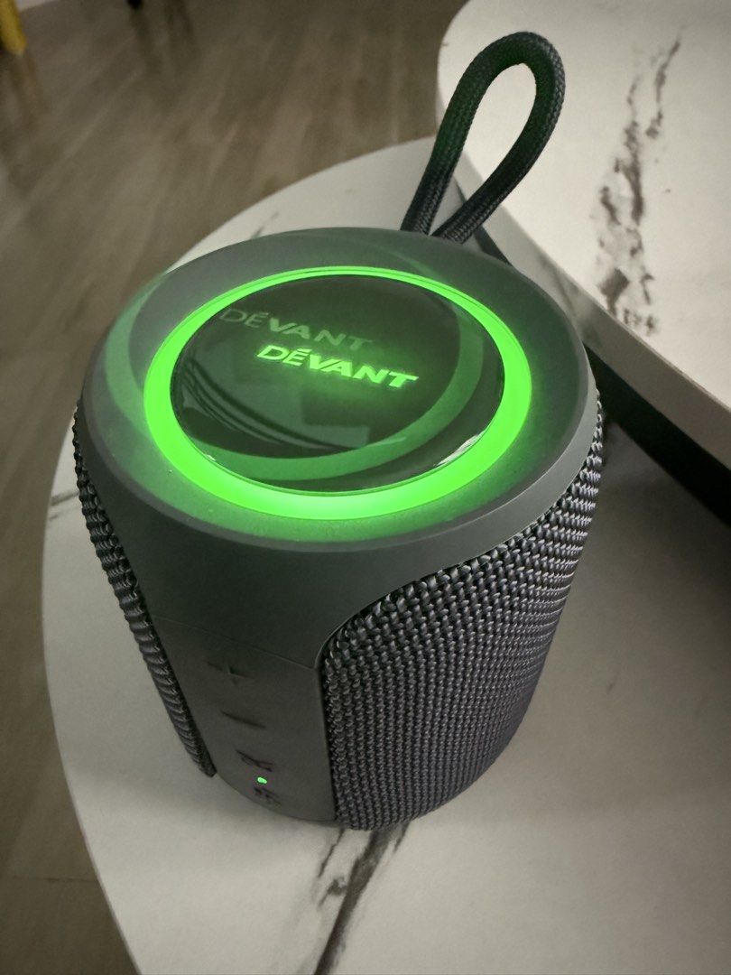 Devant Bluetooth Speaker - SWS 01 (Category: Soundbars, Speakers & Amplifiers) located in Makati City. Submitted by ceehrst (Listing ID 1453109678, Image 2). Description: .