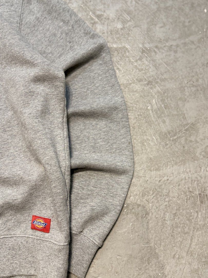 Dickies Oversized Horseshoe Logo Crewneck Sweatshirt (Category: Coats, Jackets and Outerwear) located in Manila. Submitted by blackhearted28 (Listing ID 1453219345, Image 2). Description: Dickies Oversized Horseshoe Logo Crewneck Sweatshirt 23 x 26 .