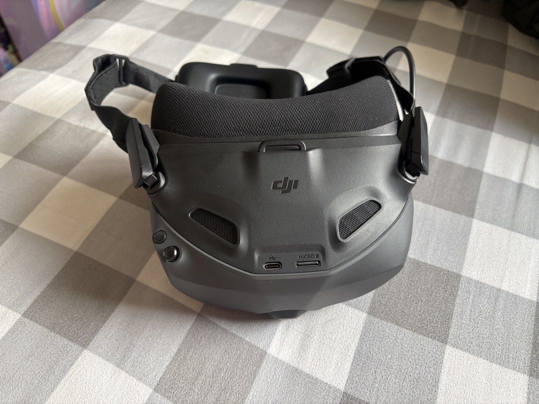 DJI FPV Goggles N3 with Motion Controller (Category: Drones) located in Rizal. Submitted by itz_rmyd (Listing ID 1453078511, Image 2). Description: - DJI FPV Goggles N3 - Motion Controller included - Perfect for immersive drone flying - Lens protector included - Ready for your next flight - No Issue RFS: Not used and need funds Location: San Mateo, Rizal Delivery: Lalamove Meet-up: Near SM San Mateo, Lrt-2 stations.