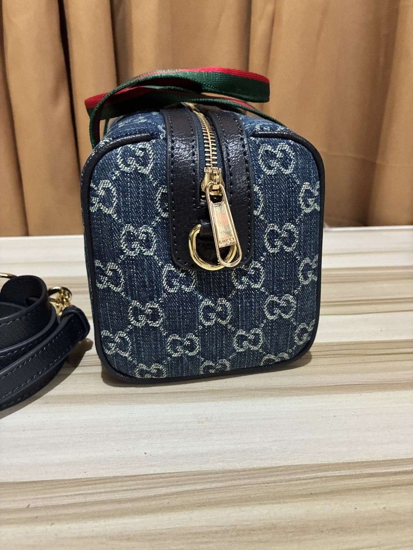 Doctors bag 2 way (Category: Luxury Bags & Wallets) located in Las Pinas. Submitted by ajen7 (Listing ID 1453107171, Image 3). Description: coded.
