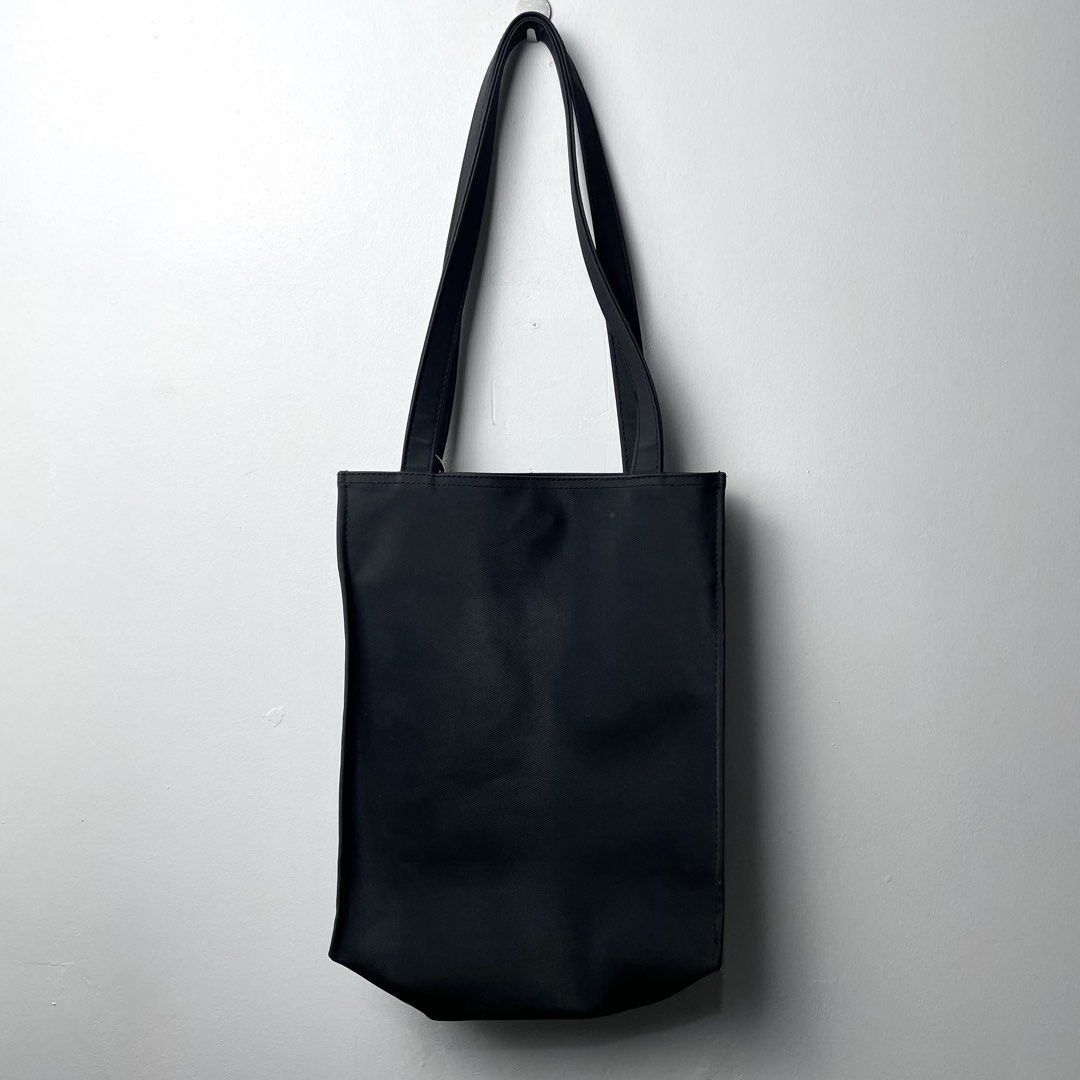 Dolce & Gabbana D&G PVC Shopper Tote (Category: Tote Bags) located in Baguio. Submitted by metro_studio (Listing ID 1453086515, Image 3). Description: In Great Condition.