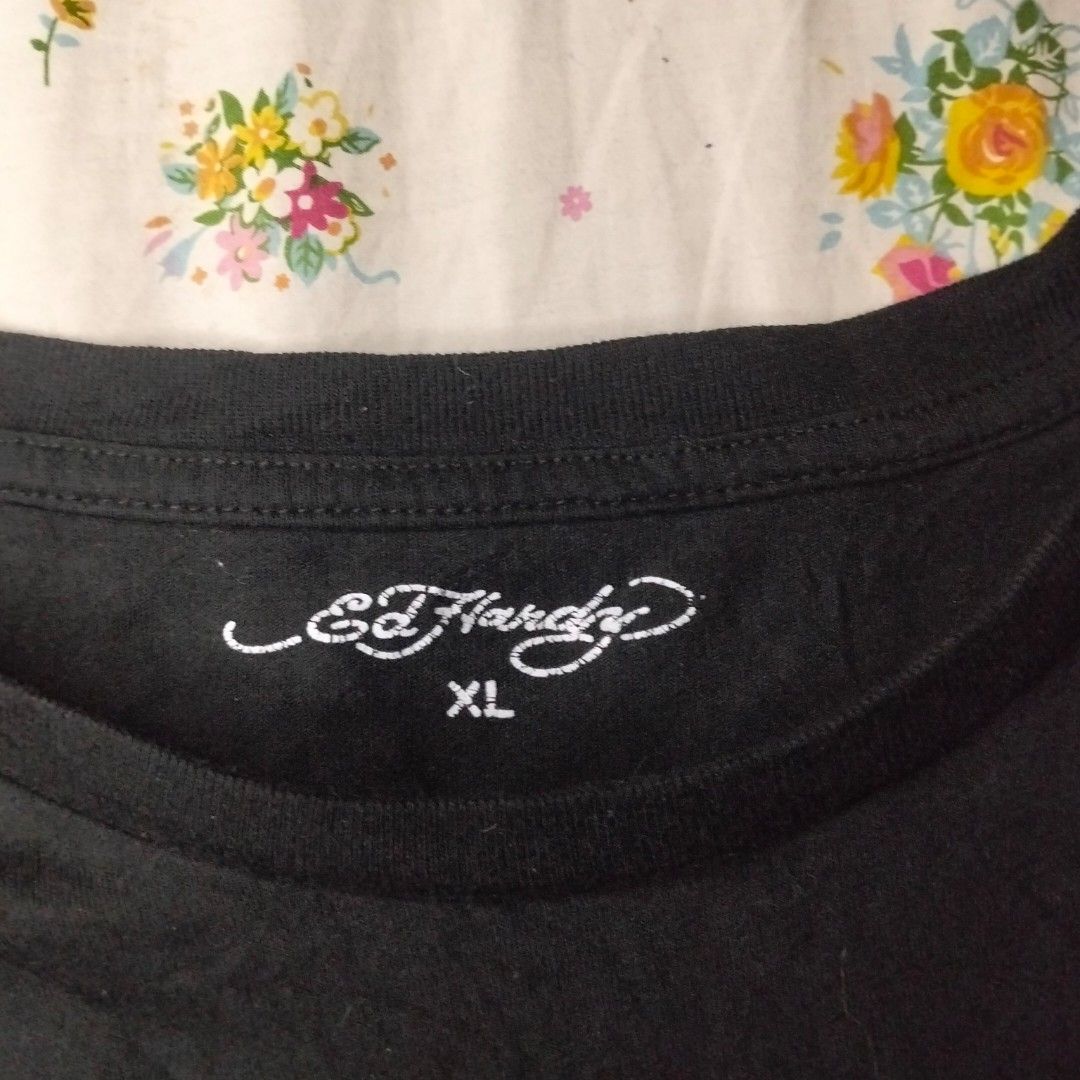 Ed Hardy Crop T-shirt (Category: Shirts) located in Villasis. Submitted by maibean_ (Listing ID 1453140017, Image 2). Description: Ed Hardy Crop T-shirt size: xl on tag but fits xs-s issue: crack prints.