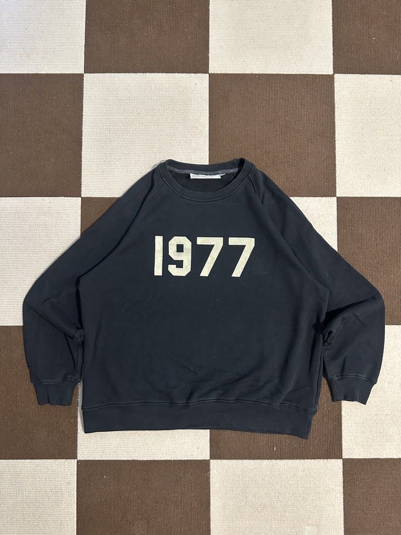 Essentials Sweatshirt (Category: Hoodies) located in Baguio. Submitted by thriftowen (Listing ID 1453069788, Image 1). Description: .