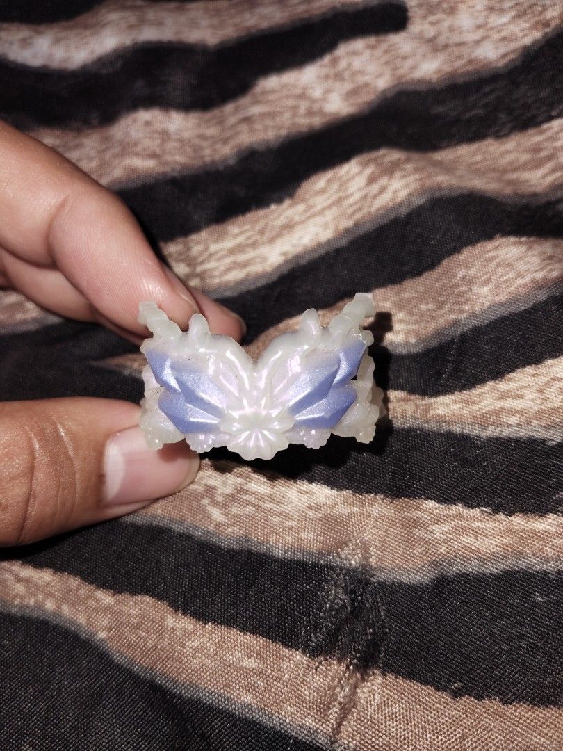 Ever After High Crystal Winter, Epic Winter Crown (Category: Kids Toys) located in Iloilo. Submitted by ignis_ (Listing ID 1453103557, Image 1). Description: Ever After High Crystal Winter Crown -as is + sf.