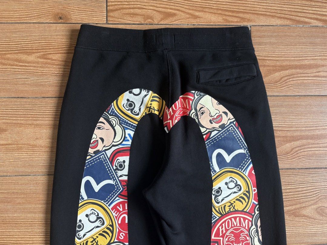 EVISU DAICOCK JOGGER (Category: Joggers) located in Makati City. Submitted by jnc__apparel (Listing ID 1453201937, Image 3). Description: 🏷️ EVISU DAICOCK JOGGER 📌 Waist: 28-30 📌Length: 34 📌Size: Small on tag 📌 Condition: Excellent 📌 Color rate: 9.5/10 📌 Issue: Minimal crack but still excellent condition yung print ✅ Washed and ready to wear.